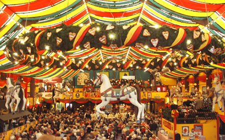 Oktoberfest Festzelt - Tischreservierung in München - Munich reservation service